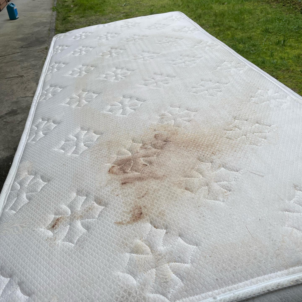 matelas_avant matelas taché